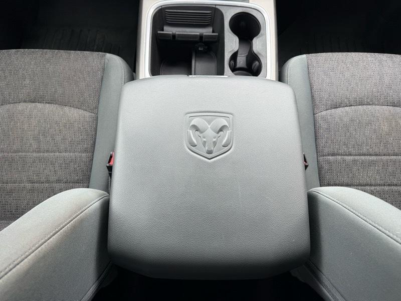 RAM 1500 SLT Crew Cab SWB 4WD 2016