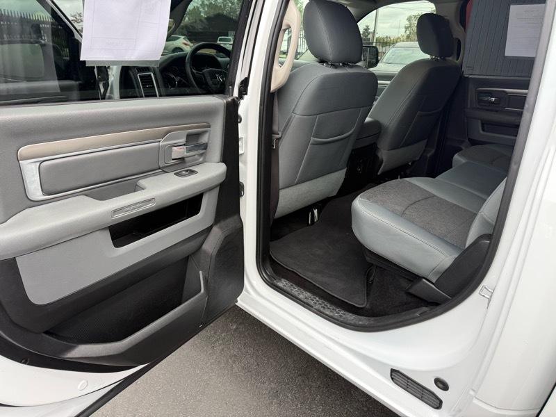 RAM 1500 SLT Crew Cab SWB 4WD 2016