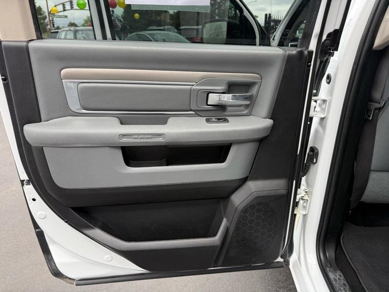 RAM 1500 SLT Crew Cab SWB 4WD 2016