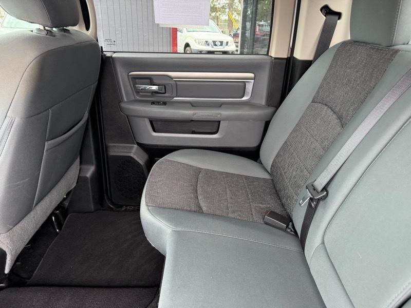 RAM 1500 SLT Crew Cab SWB 4WD 2016