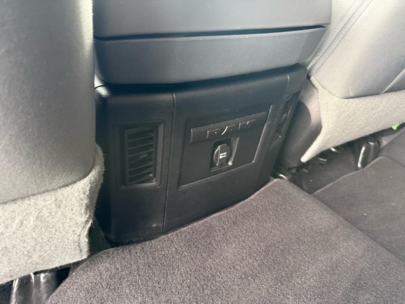 RAM 1500 SLT Crew Cab SWB 4WD 2016