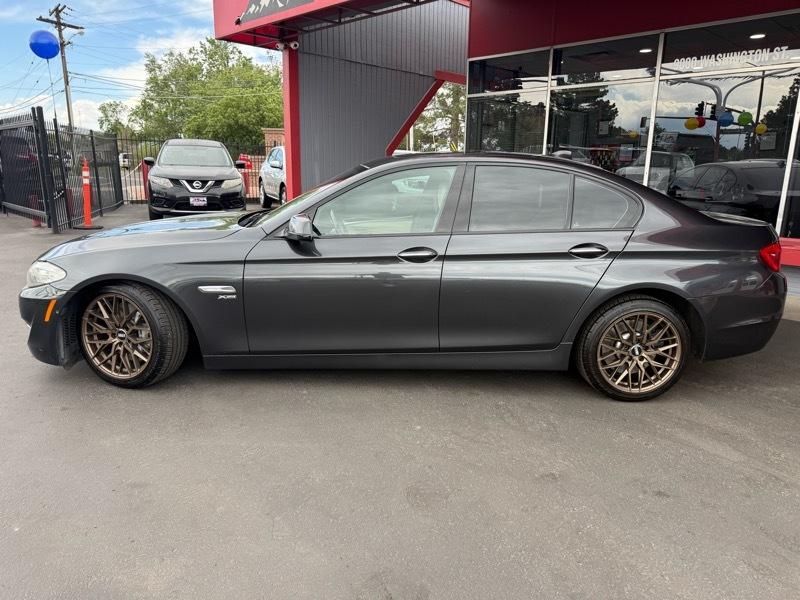BMW 5-Series 550xi 2011