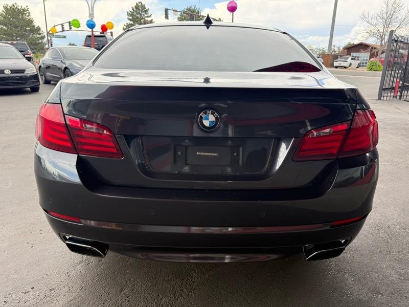 BMW 5-Series 550xi 2011