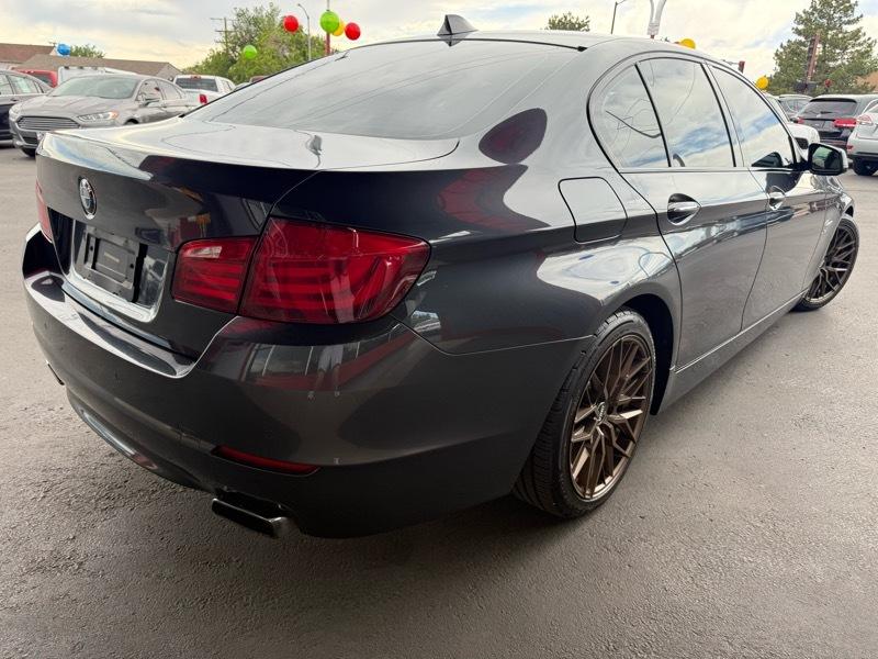 BMW 5-Series 550xi 2011