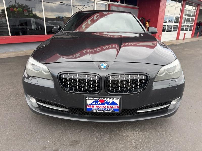 BMW 5-Series 550xi 2011