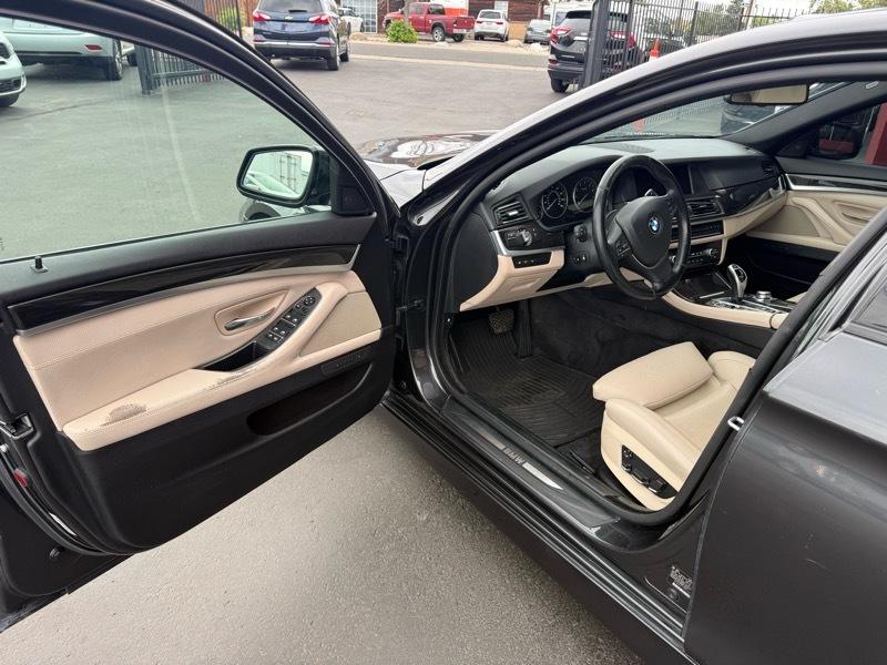 BMW 5-Series 550xi 2011