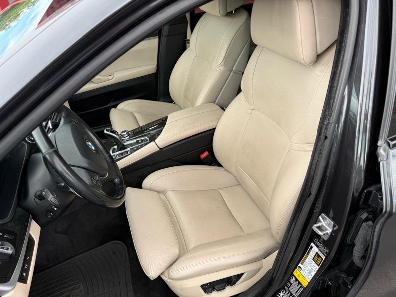 BMW 5-Series 550xi 2011