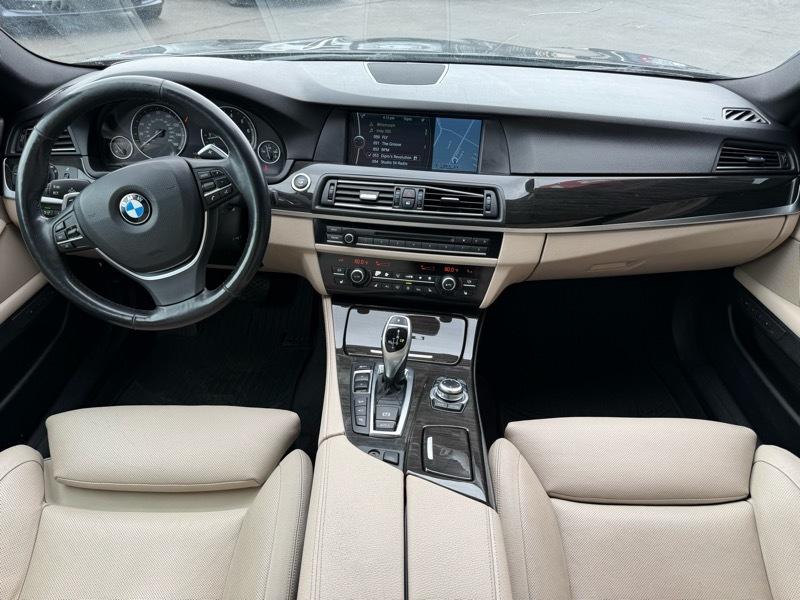 BMW 5-Series 550xi 2011