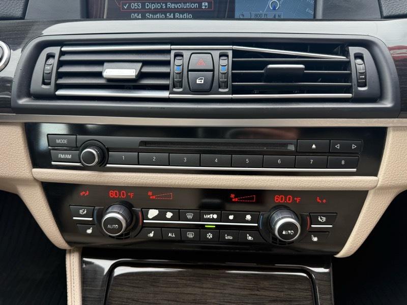 BMW 5-Series 550xi 2011