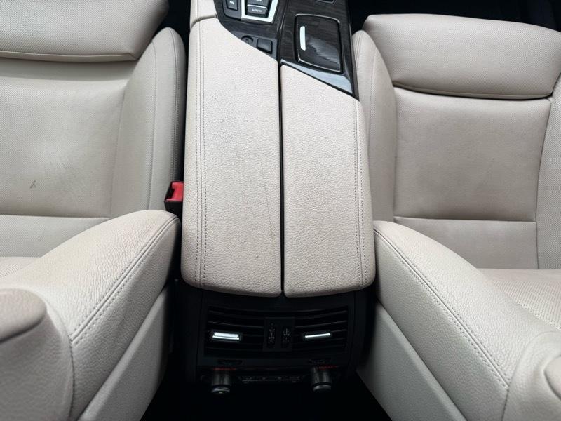 BMW 5-Series 550xi 2011