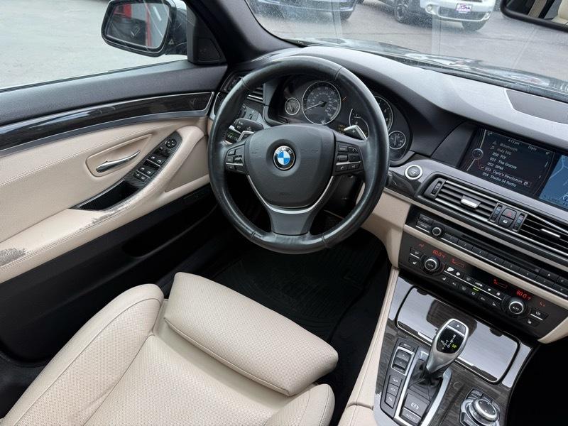 BMW 5-Series 550xi 2011