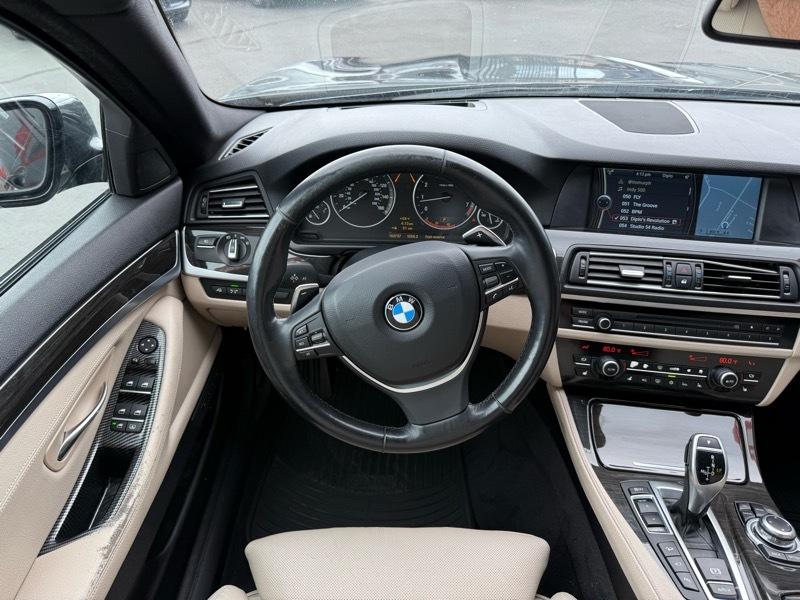 BMW 5-Series 550xi 2011