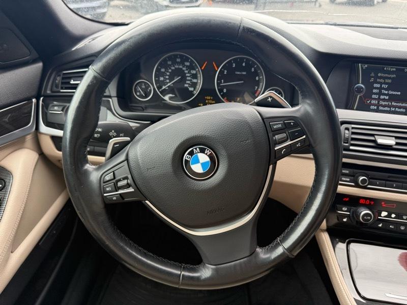 BMW 5-Series 550xi 2011