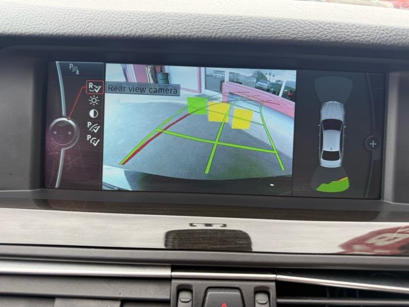 BMW 5-Series 550xi 2011