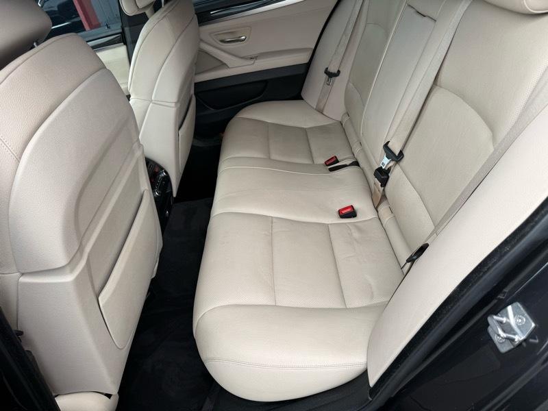 BMW 5-Series 550xi 2011