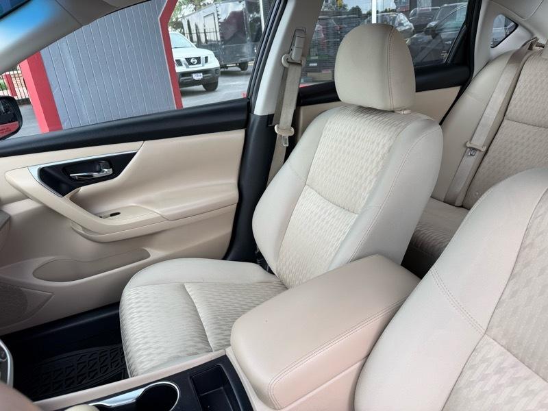 Nissan Altima 2.5 SV 2016