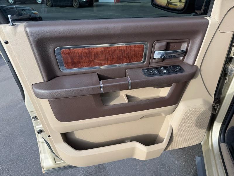 Dodge 1500 Laramie Crew Cab 4WD 2011