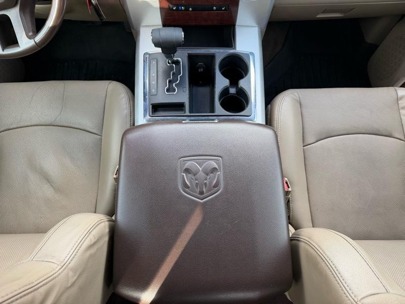 Dodge 1500 Laramie Crew Cab 4WD 2011