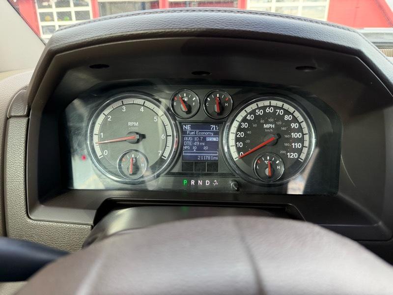 Dodge 1500 Laramie Crew Cab 4WD 2011