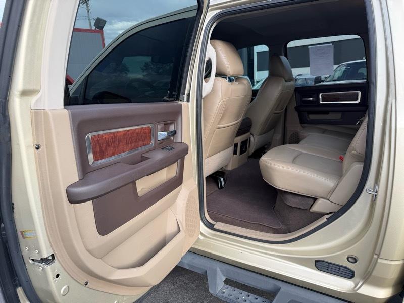 Dodge 1500 Laramie Crew Cab 4WD 2011