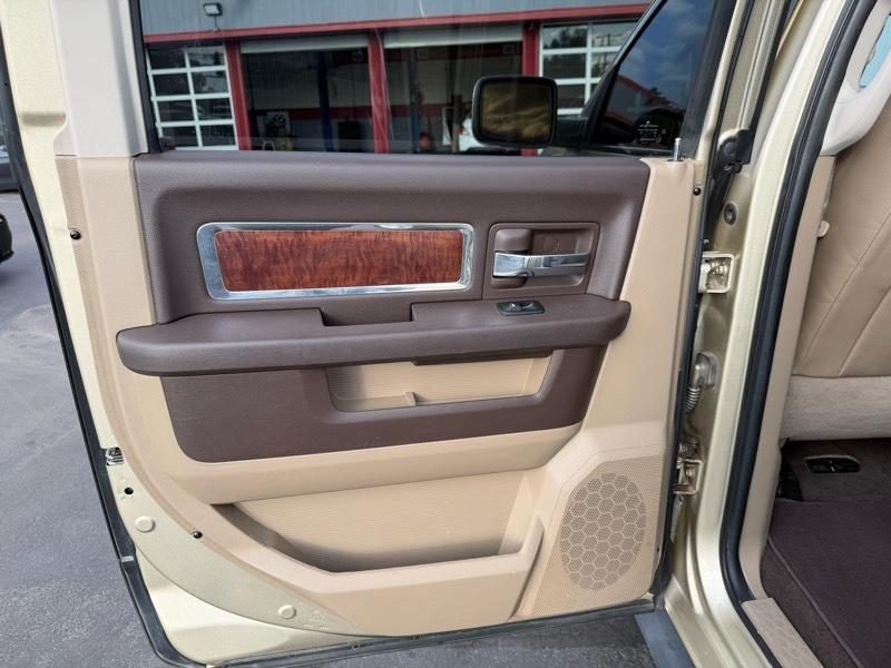 Dodge 1500 Laramie Crew Cab 4WD 2011