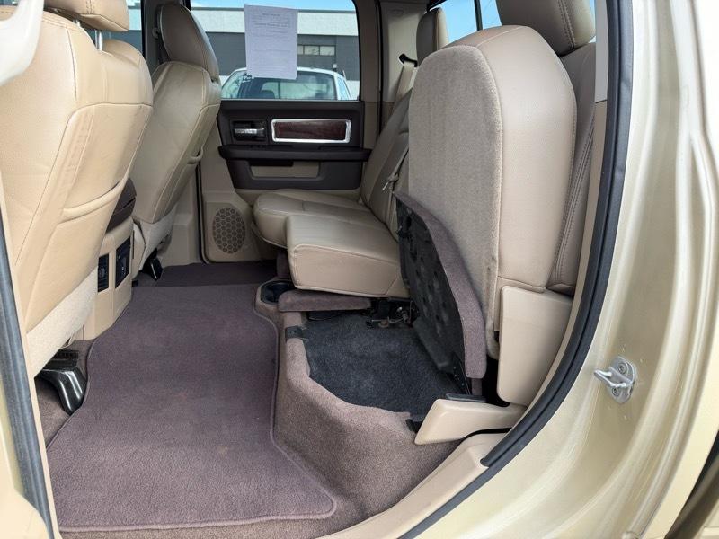 Dodge 1500 Laramie Crew Cab 4WD 2011