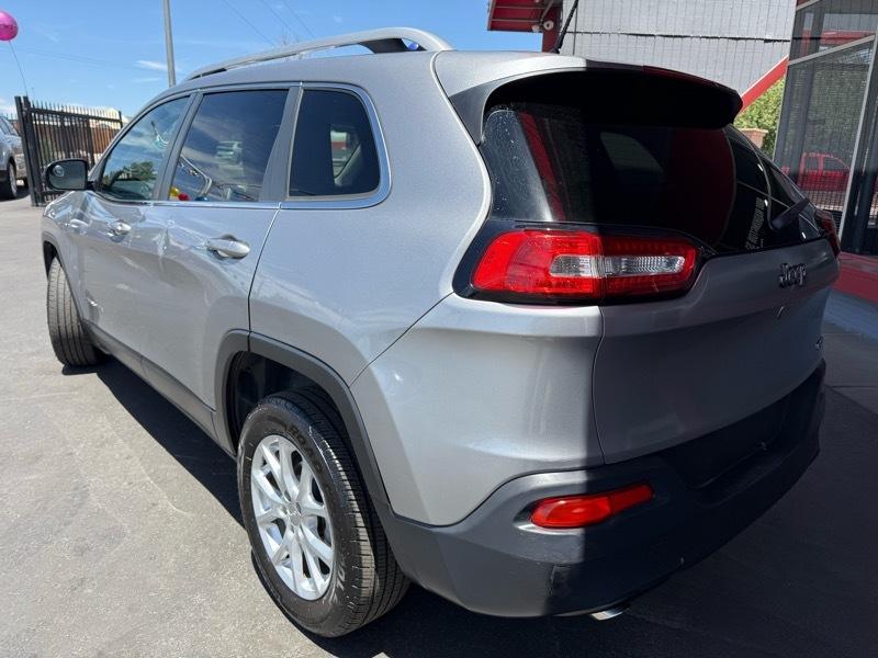 Jeep Cherokee Latitude FWD 2016