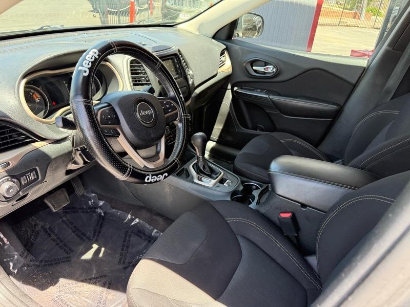 Jeep Cherokee Latitude FWD 2016