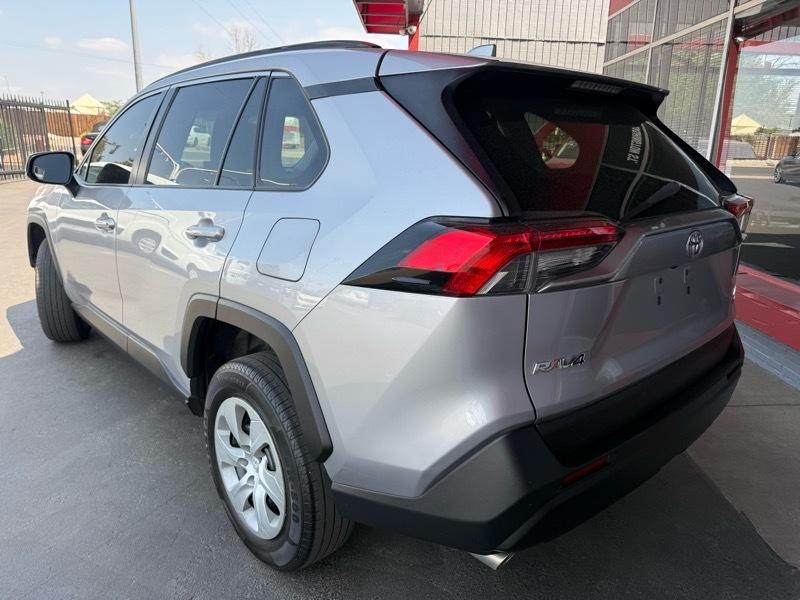 Toyota RAV4 LE AWD 2021