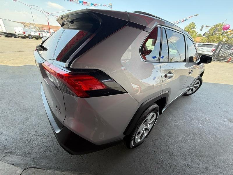 Toyota RAV4 LE AWD 2021