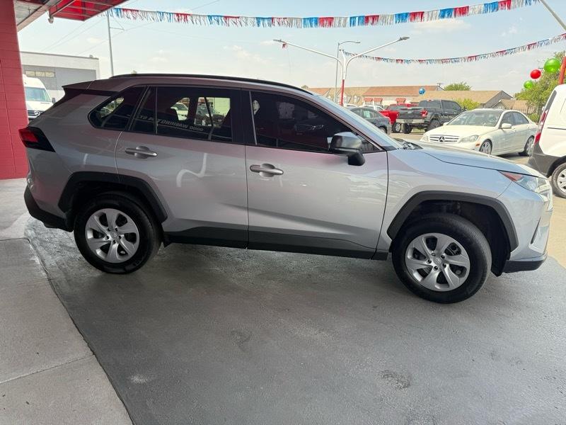 Toyota RAV4 LE AWD 2021