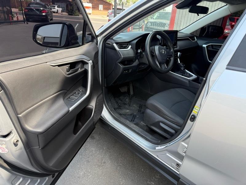 Toyota RAV4 LE AWD 2021