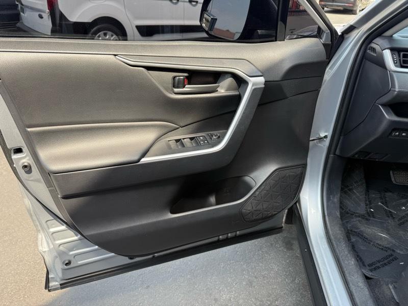 Toyota RAV4 LE AWD 2021