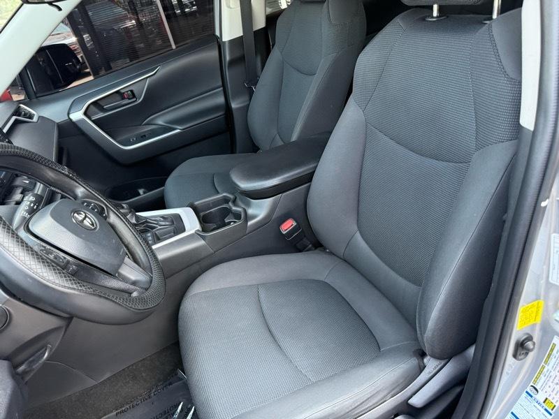 Toyota RAV4 LE AWD 2021
