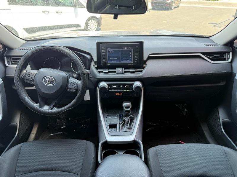 Toyota RAV4 LE AWD 2021
