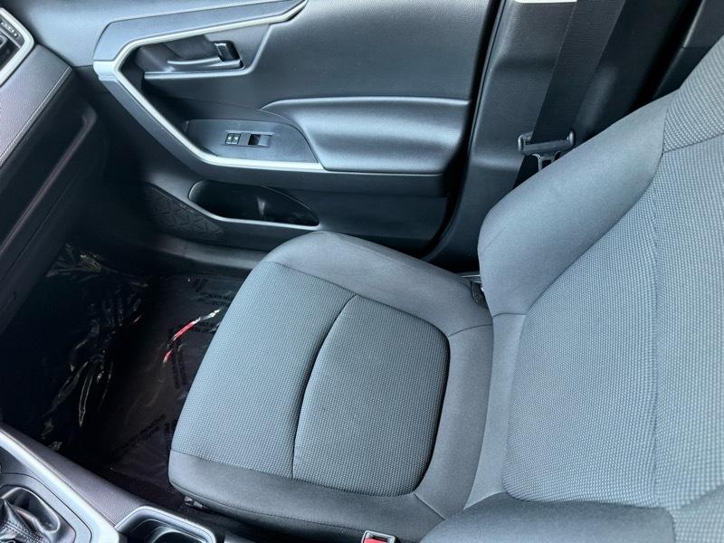 Toyota RAV4 LE AWD 2021