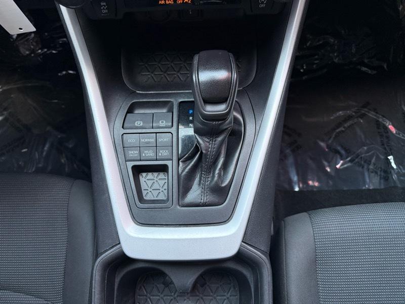 Toyota RAV4 LE AWD 2021