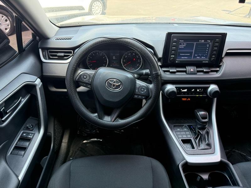 Toyota RAV4 LE AWD 2021