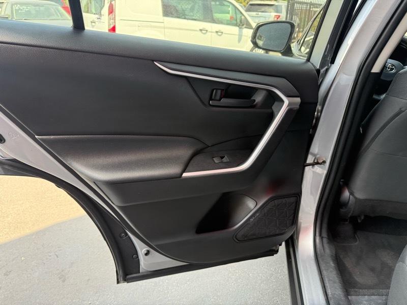 Toyota RAV4 LE AWD 2021