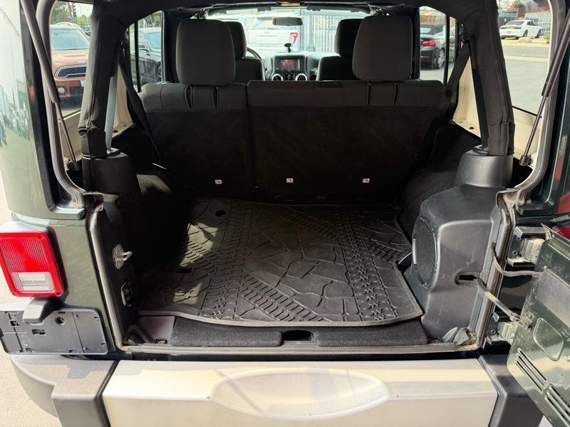 Jeep Wrangler Unlimited Sahara 4WD 2011