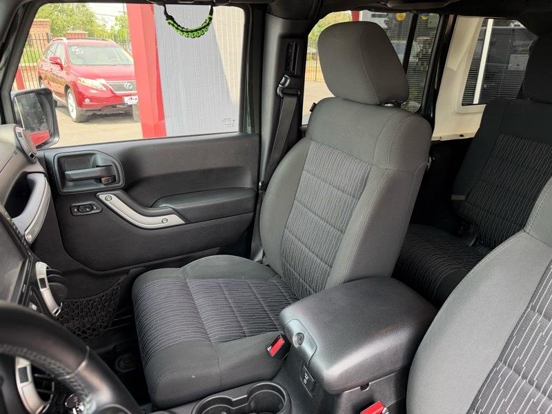 Jeep Wrangler Unlimited Sahara 4WD 2011