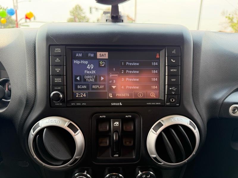 Jeep Wrangler Unlimited Sahara 4WD 2011