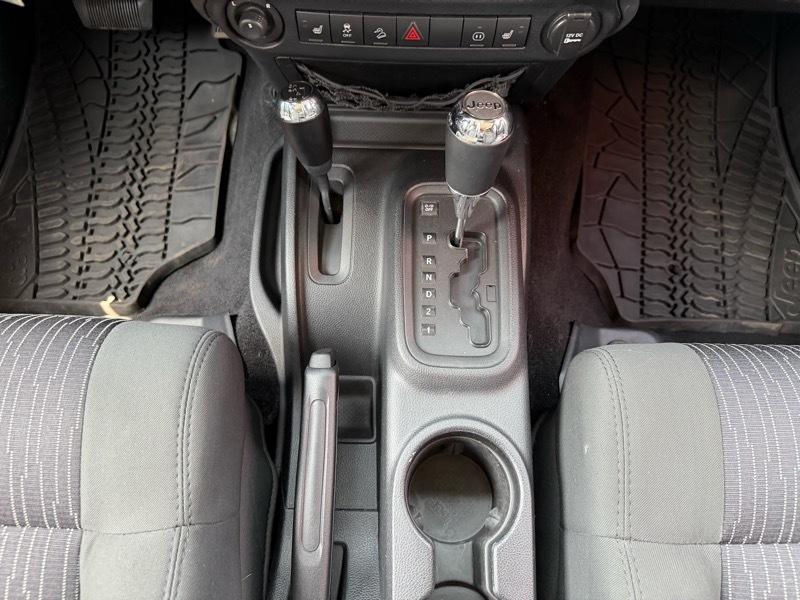 Jeep Wrangler Unlimited Sahara 4WD 2011