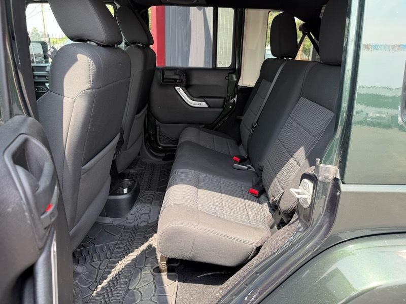 Jeep Wrangler Unlimited Sahara 4WD 2011