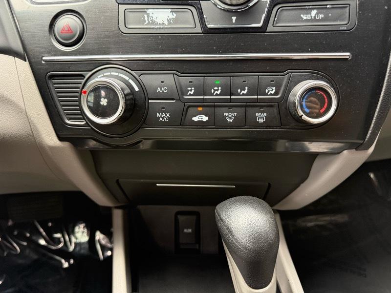 Honda Civic LX Sedan 5-Speed AT 2013