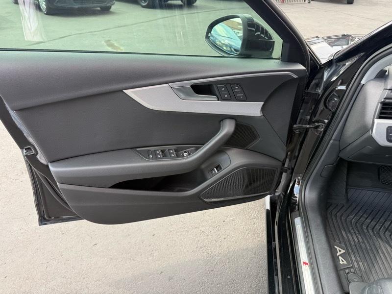 Audi A4 2.0T Premium Plus quattro Sedan 2017