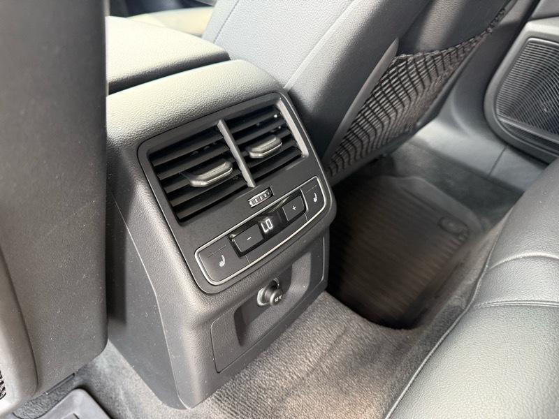 Audi A4 2.0T Premium Plus quattro Sedan 2017