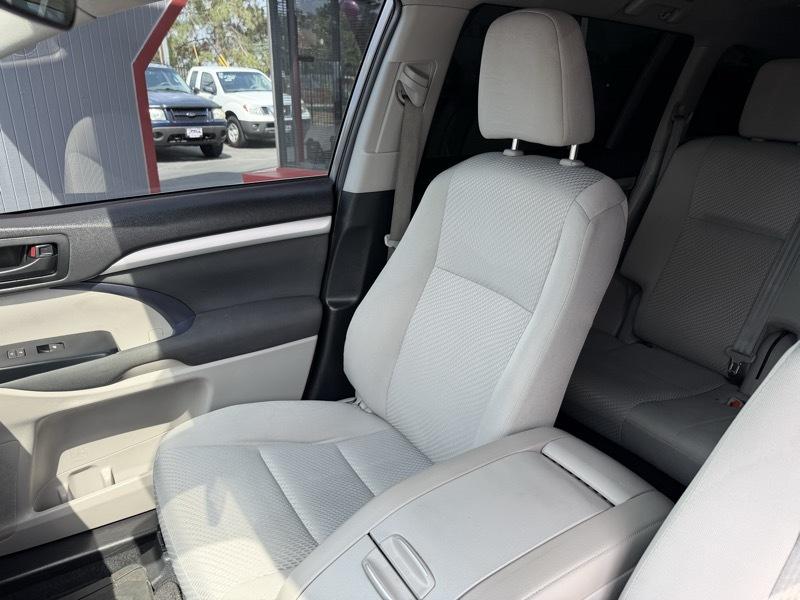 Toyota Highlander LE FWD I4 2019
