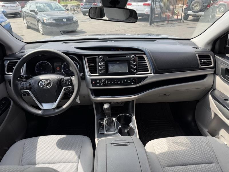 Toyota Highlander LE FWD I4 2019