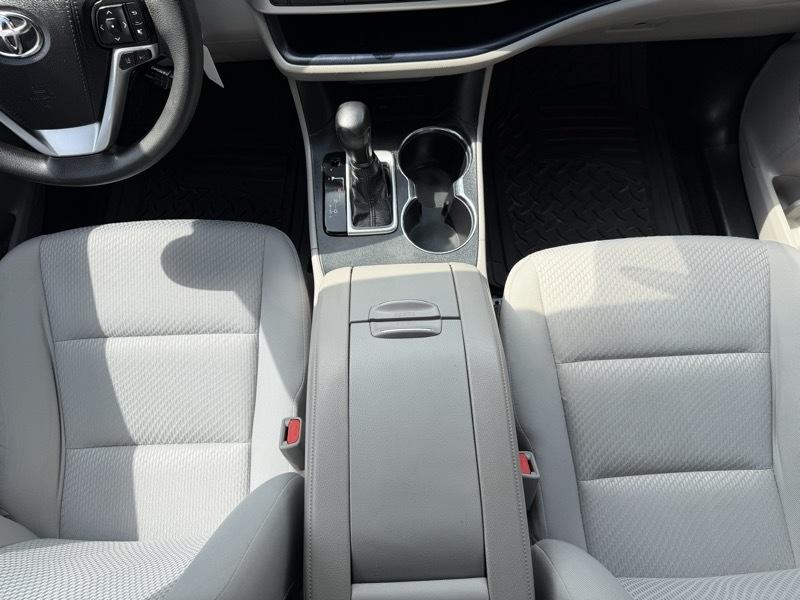 Toyota Highlander LE FWD I4 2019